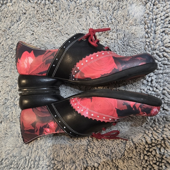 Fluevog Size 6, Rose Print Fellowships - Picture 9 of 9
